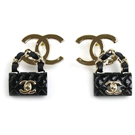 Orecchini Chanel in pelle nera e borchie placcati in oro