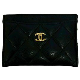 Tarjetero en piel de becerro granulada Matelassé negro Chanel