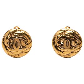 Orecchini a clip rotondi Chanel Gold CC placcati oro trapuntati