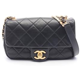 Borsa a tracolla Chanel Matelassé in pelle nera