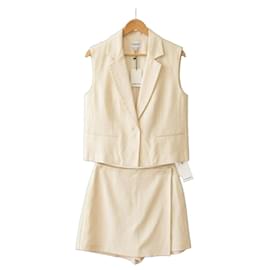 Claudie Pierlot Beige Set aus ärmellosem Blazer und Skort