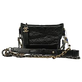 Chanel Small Gabrielle Hobo Bag aus schwarzem Kalbsleder