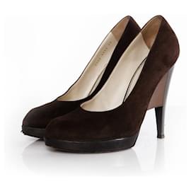 Yves Saint Laurent, escarpin en daim avec talon architectural