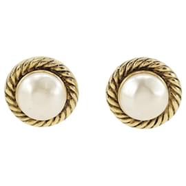 Orecchini a clip Chanel placcati oro con perle finte