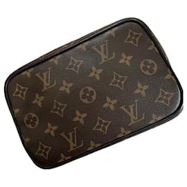 Louis Vuitton Beauty Case Monogram 26