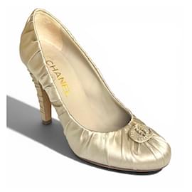 Chanel 17A Pearl Champaign Beige geraffte Satin-Seide CC Pumps Absatz EU 37