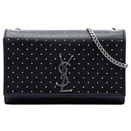 Saint Laurent Borsa a tracolla Kate monogramma in pelle di vitello nera con borchie Medium