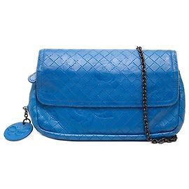 Bottega Veneta Blu Piccola Borsa a Tracolla Butterfly Chain in Pelle di Vitello Intrecciomirage Goffrata