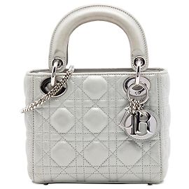 Lady Dior Cannage in agnello iridescente argento mini Dior