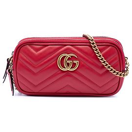 Gucci Borsa a tracolla GG Marmont in pelle di vitello rossa mini con tripla zip