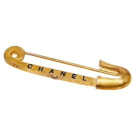 Chanel Vergoldete Sicherheitsnadel Logo Brosche