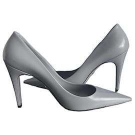 Prada Pumps