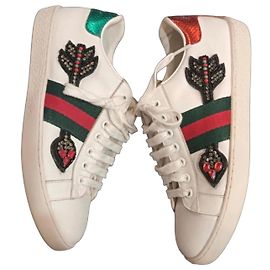 Gucci Ace Baskets Basses en Cuir Blanc avec Broderies