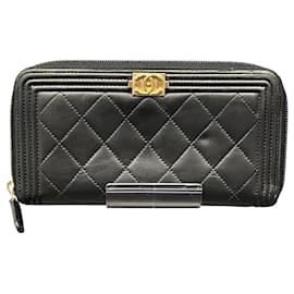 Cartera larga de piel de cordero negra Chanel