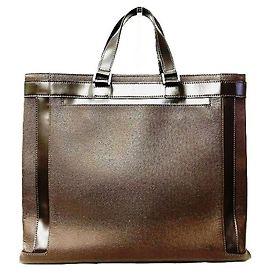 Borsa e valigetta Louis Vuitton Taiga Kasbek GM