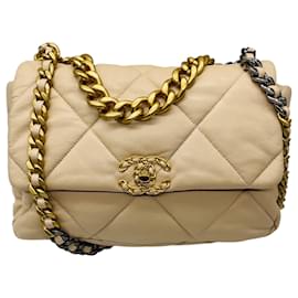 Borsa Chanel 19 con patta in pelle di agnello trapuntata beige 2020 Taglia Medium con finiture in metallo misto