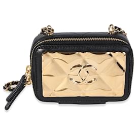 Mini borsa vanity Chanel in metallo trapuntato oro e pelle di agnello nera