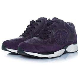 Chanel, Sneaker mit violettem ineinandergreifendem CC-Logo