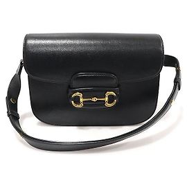 Gucci Kleine Schultertasche aus strukturierter schwarzer Leder mit Horsebit