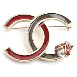 Chanel Spilla Ladybug con logo CC