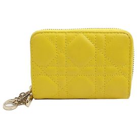 Dior Tarjetero Cannage amarillo con detalles en oro