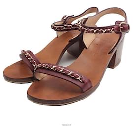 Chanel Sandali con catena dorata bordeaux