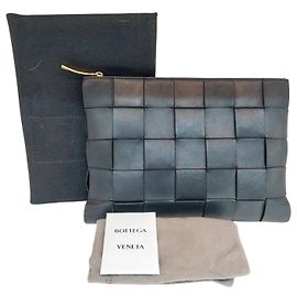 Bottega Veneta Intrecciato Cassette Clutch Bag Medium