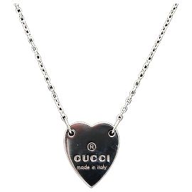 Gucci Colar com pingente de coração em prata para mulheres