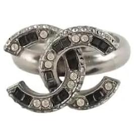 Chanel CC Logo Ring mit grauen Steinen und Strasssteinen