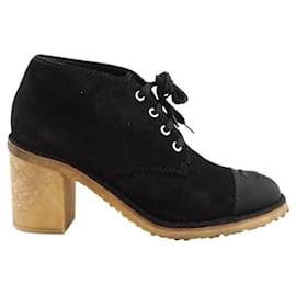 Chanel Botas negras con cordones
