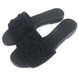 Chanel Sandalen mit CC-Logo-Häkeldesign