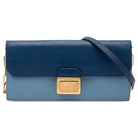 Portafoglio con catena Miu Miu Blue Bicolor in capra Madras