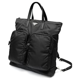 Mochila Prada Re-Nylon x Couro Saffiano