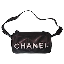 Chanel Riñonera de Charol Negro