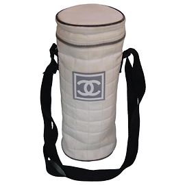 Chanel Bolsa Cilíndrica Matelassê Branca