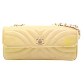 Borsa a tracolla Chanel V-Stitch in vernice giallo