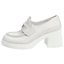 Miu Miu Mocasines penny de cuero blancos con tacón - talla EU 38