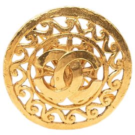 Broche redondo de medallón Chanel Gold CC chapado en oro