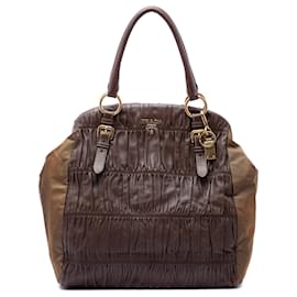 Tote in nappa goffrata e tessuto marrone Prada