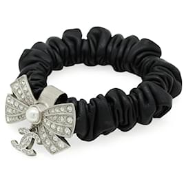 Scrunchie in pelle con nastro Coco Mark e strass CHANEL - Chanel