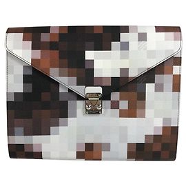 Clutch in pelle marrone Louis Vuitton