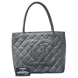 Chanel Bolso Shopper de Piel Caviar Acolchado Negro