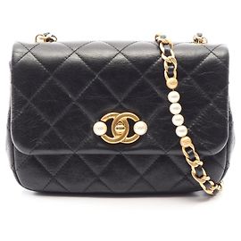Borsa a tracolla Chanel in pelle matelassé nera