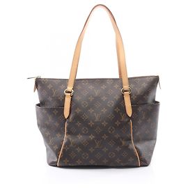 Louis Vuitton Totally MM Monogram Tote Bag