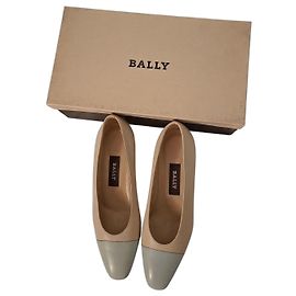 Bally Lederpumps in Beige und Hellblau