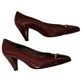 Bally Pumps aus burgunderrotem Leder