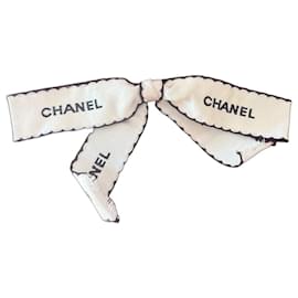Spilla a Nastro in Seta Bianca Chanel
