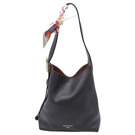 Sac Hobo Low Key PM en cuir noir Louis Vuitton