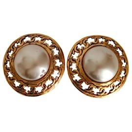 Orecchini a clip CHANEL 25 Coco Mark in metallo e perla finta - Chanel