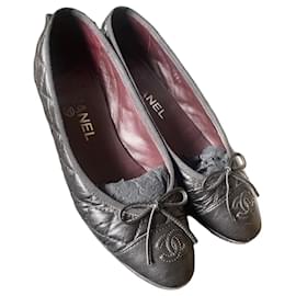 Chanel Bailarinas en piel acolchada negra